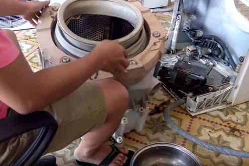 máy giặt Electrolux chảy quá chậm