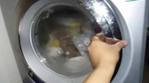 cửa máy giặt Electrolux bị kẹt