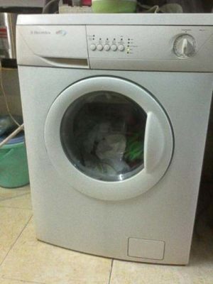 sửa máy giặt Electrolux EW880F không mở cửa