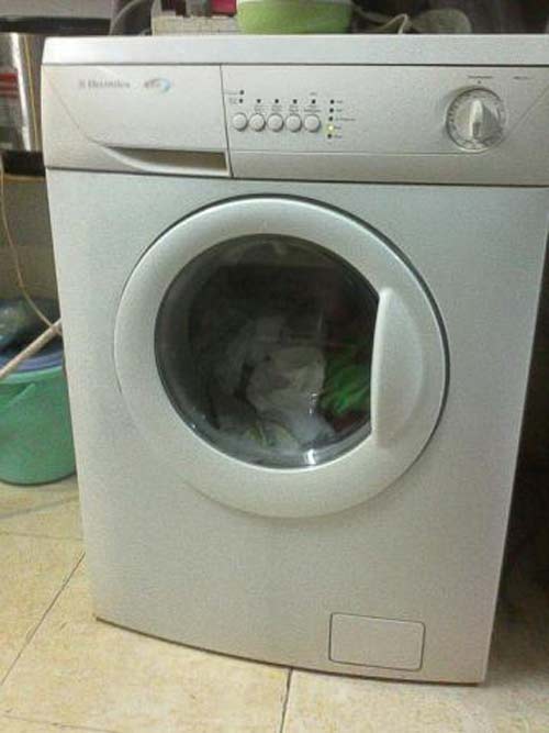 sửa máy giặt Electrolux EW880F không mở cửa